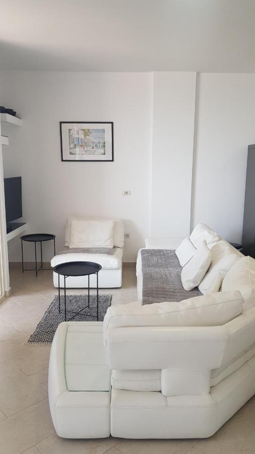 M&I Beach Apartment With Sea View Durrës Eksteriør billede