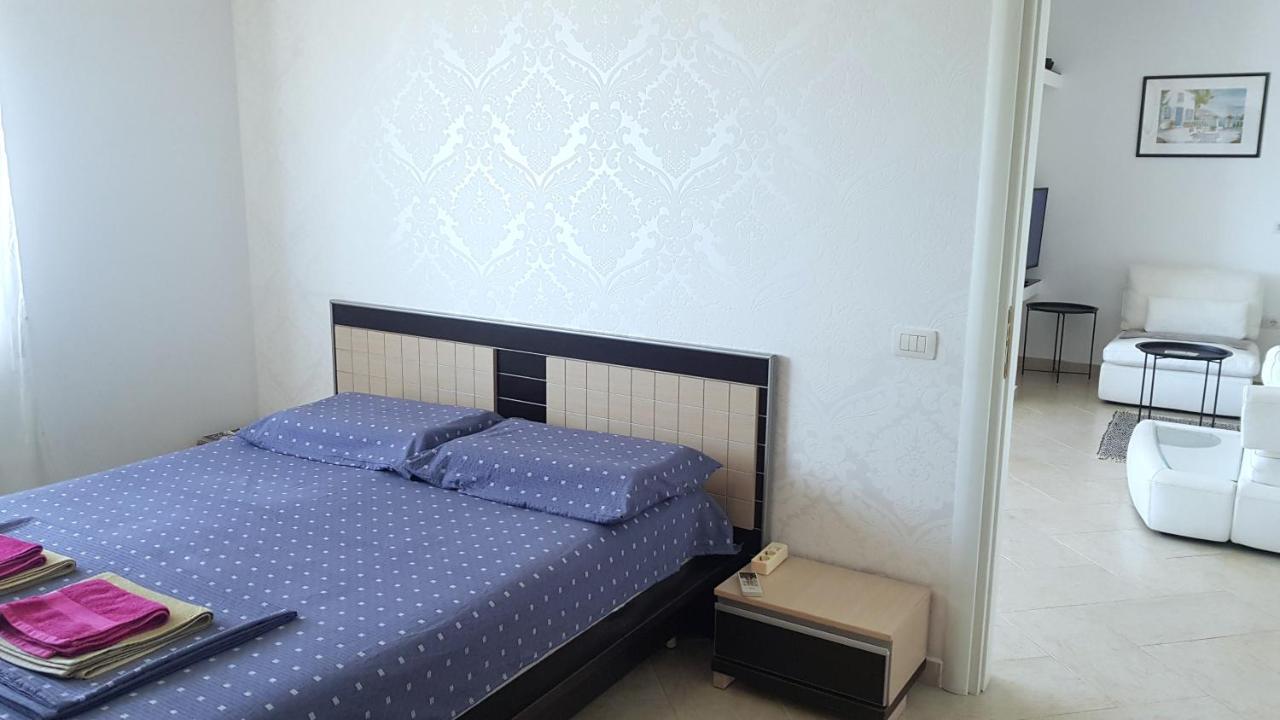 M&I Beach Apartment With Sea View Durrës Eksteriør billede
