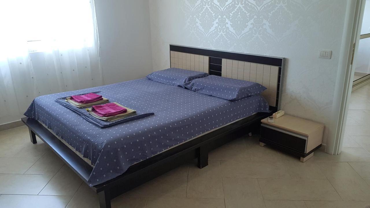 M&I Beach Apartment With Sea View Durrës Eksteriør billede