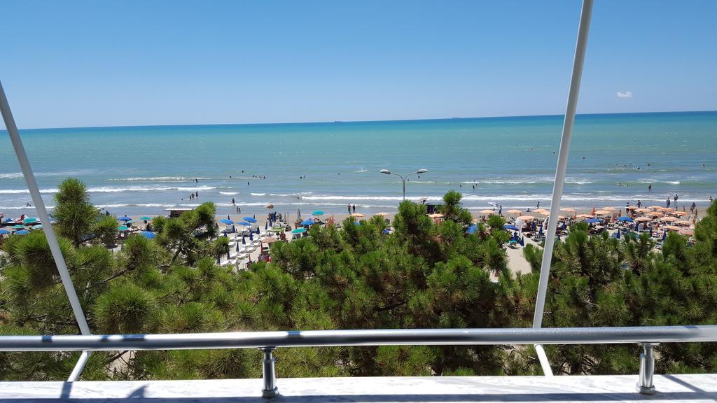 M&I Beach Apartment With Sea View Durrës Eksteriør billede