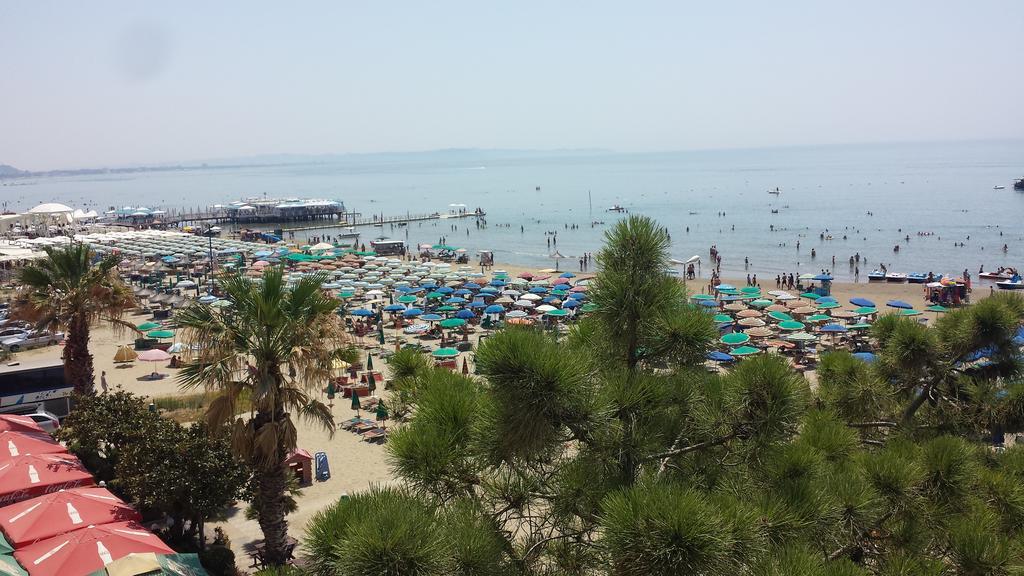 M&I Beach Apartment With Sea View Durrës Eksteriør billede
