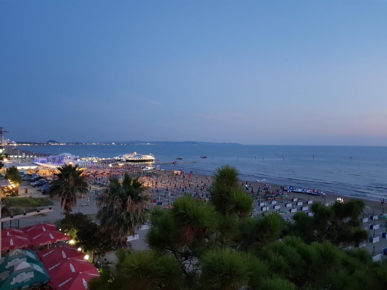 M&I Beach Apartment With Sea View Durrës Eksteriør billede
